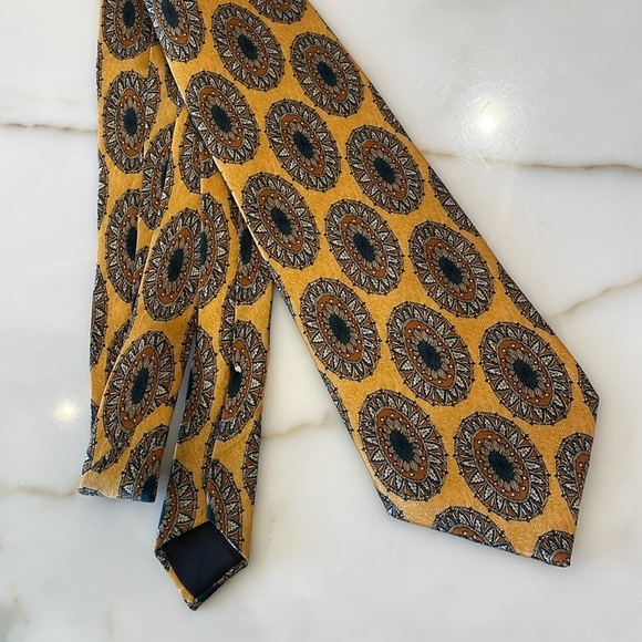 Lanvin 100% Silk Patterned Tie—FANTASTIC!! Excellent Preowned Condition! - Picture 4 of 7